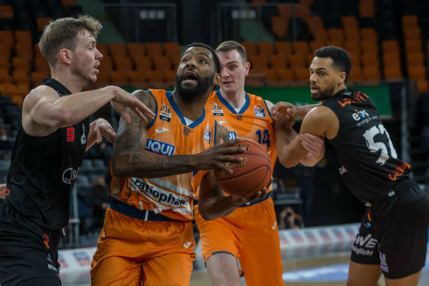 里昂女足继 里昂女足继