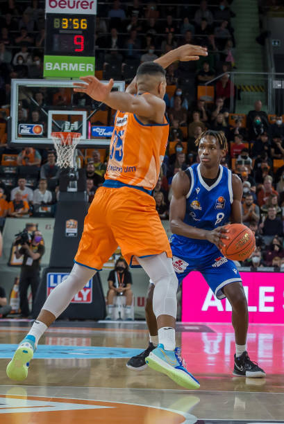 中表现出色 中表现出色